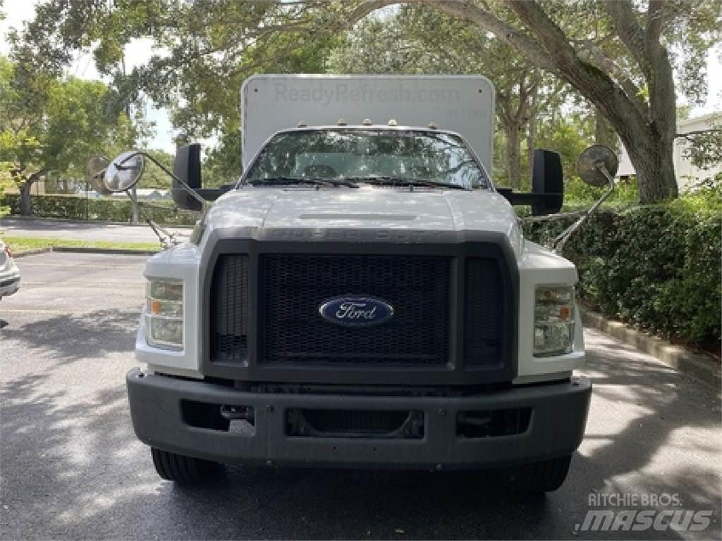 Ford F650 饮料运输车