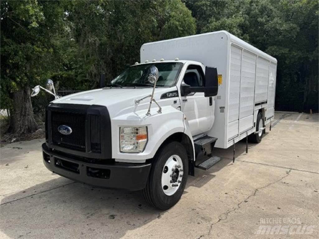 Ford F650 饮料运输车