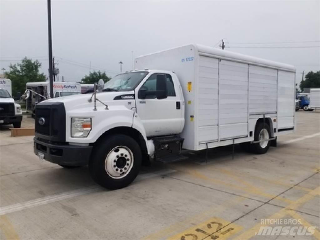Ford F650 饮料运输车
