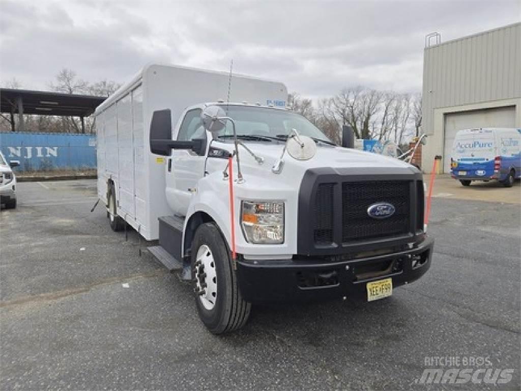 Ford F650 饮料运输车
