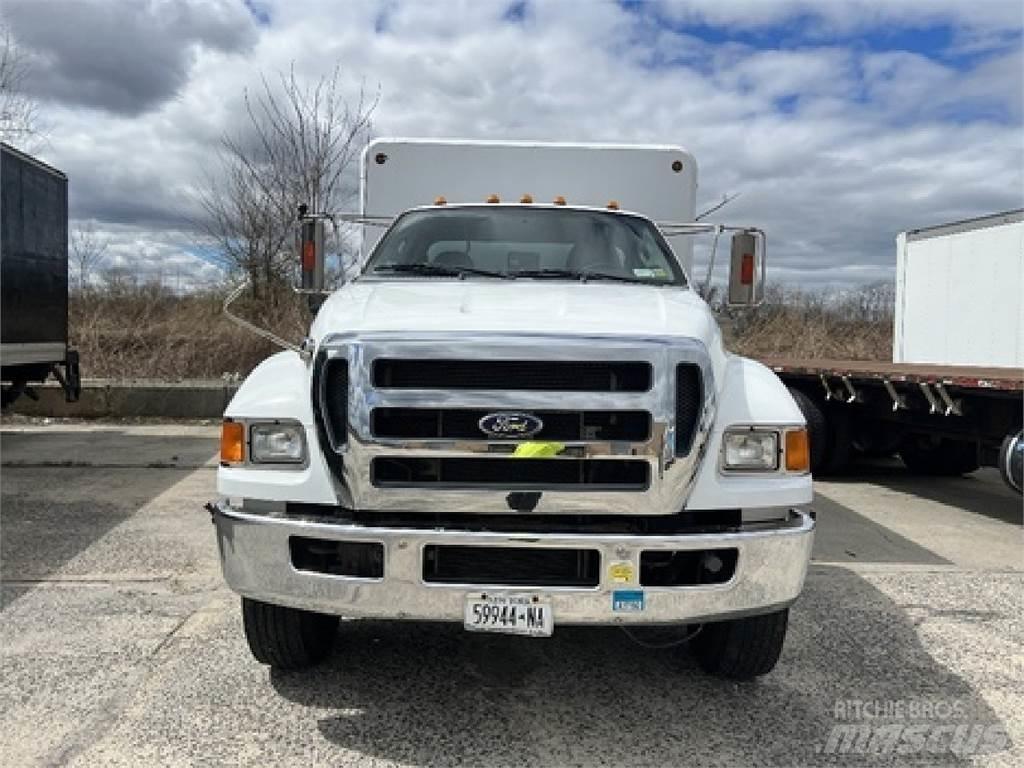 Ford F750 饮料运输车