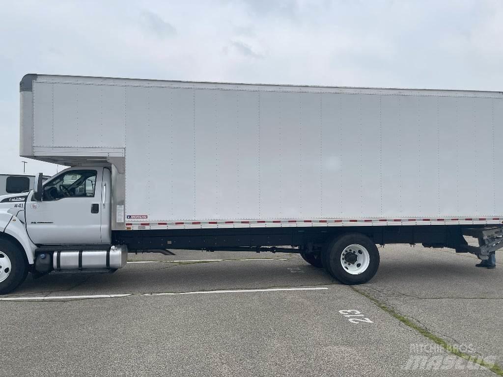Ford F750 厢式货车