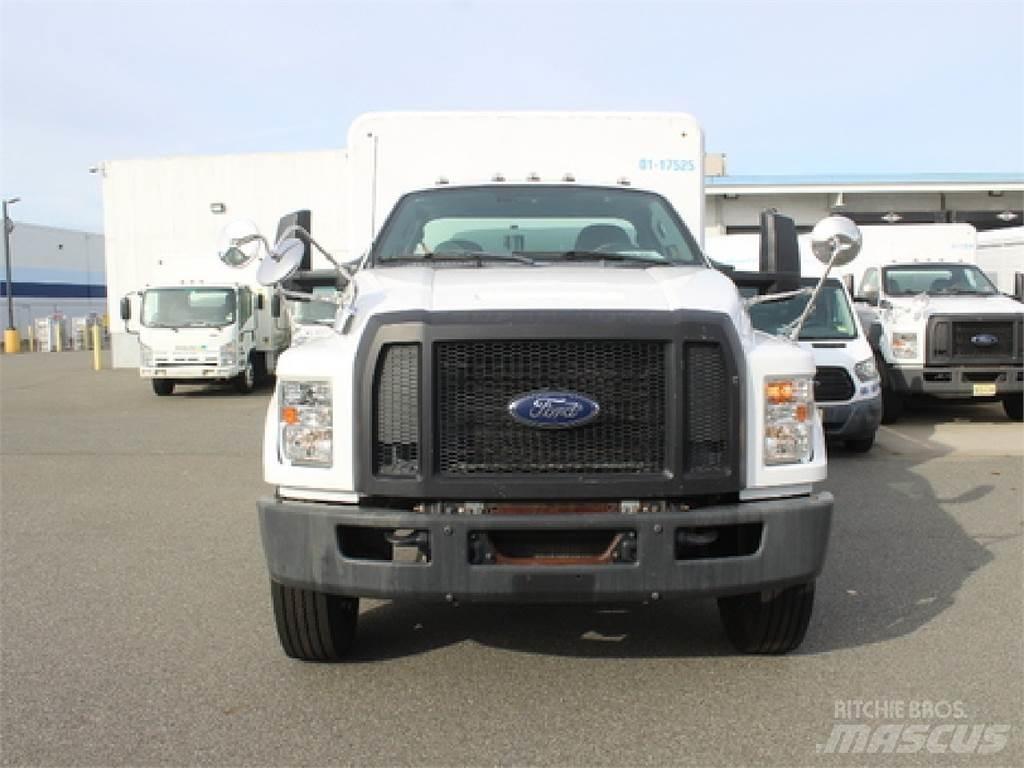 Ford F750 饮料运输车