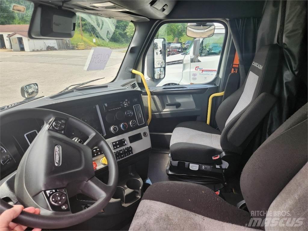 Freightliner 126 牵引车