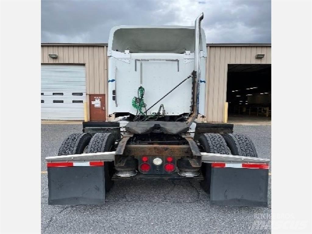 Freightliner C112 牵引车