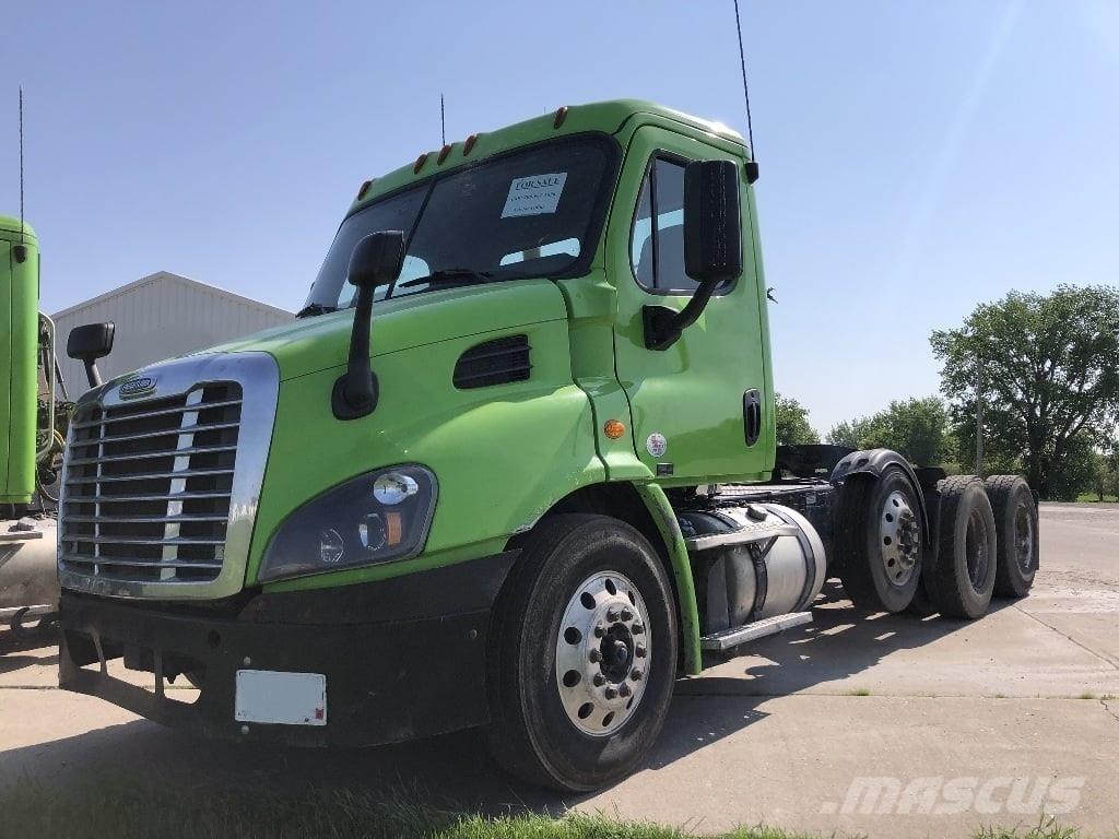 Freightliner CA113 牵引车