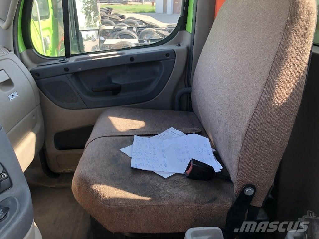 Freightliner CA113 牵引车