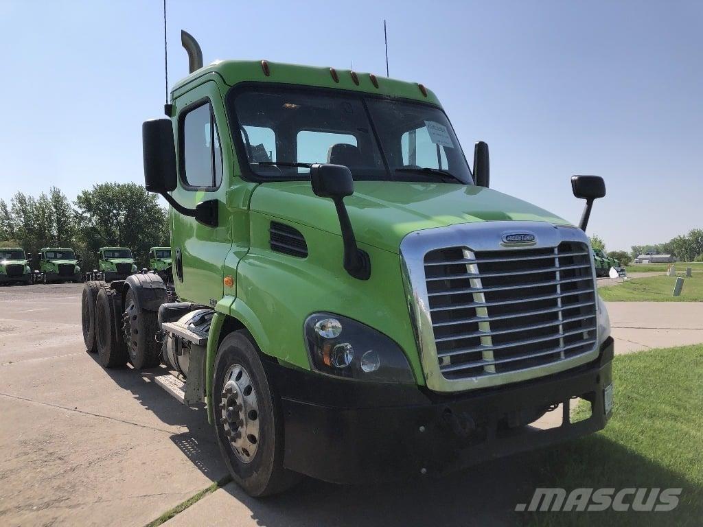 Freightliner CA113 牵引车