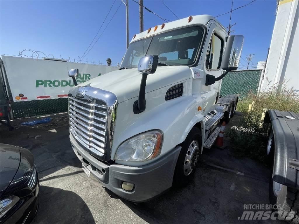 Freightliner CA113 牵引车