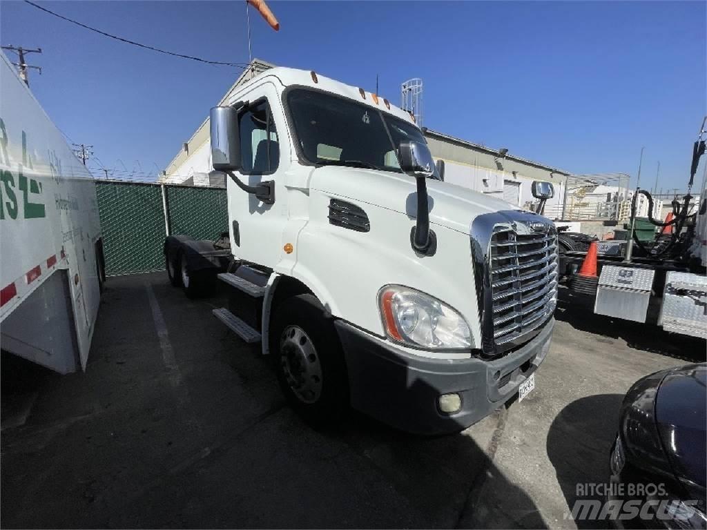 Freightliner CA113 牵引车