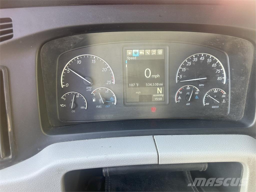 Freightliner CA126 牵引车