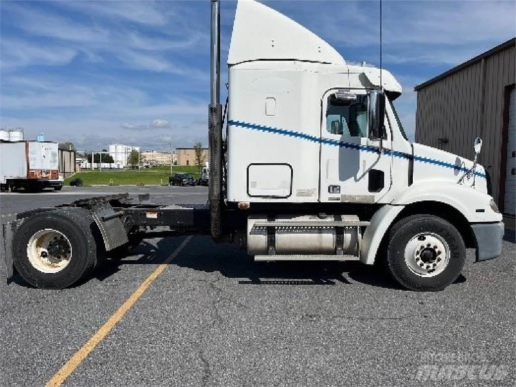 Freightliner CL112 牵引车