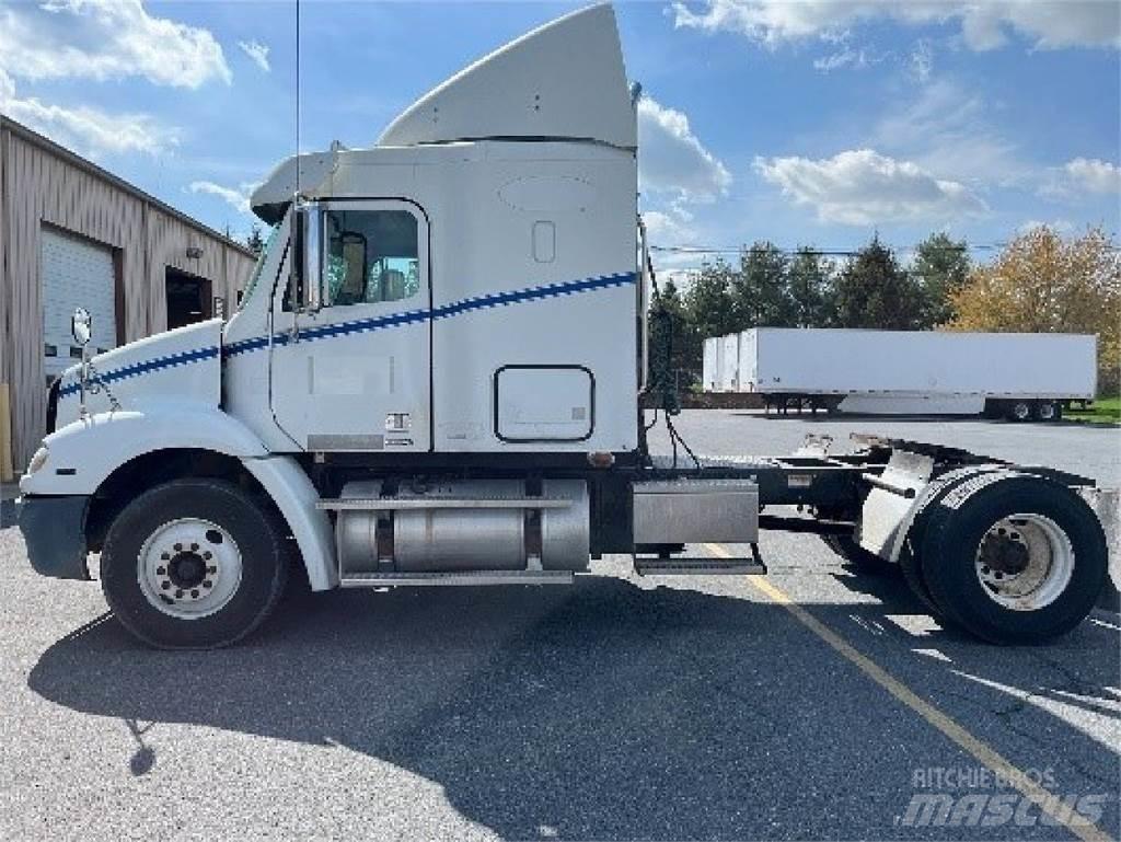 Freightliner CL112 牵引车