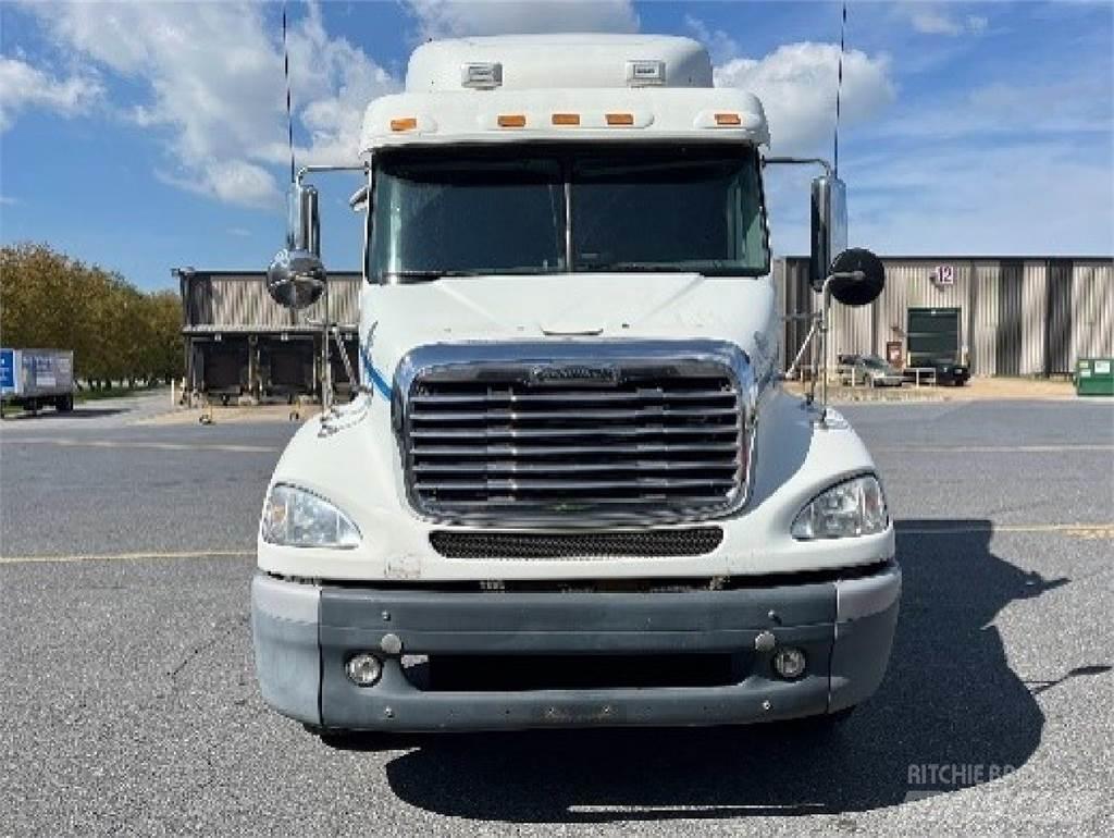 Freightliner CL112 牵引车