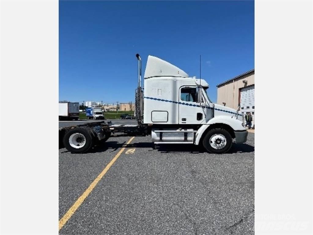 Freightliner CL112G 牵引车