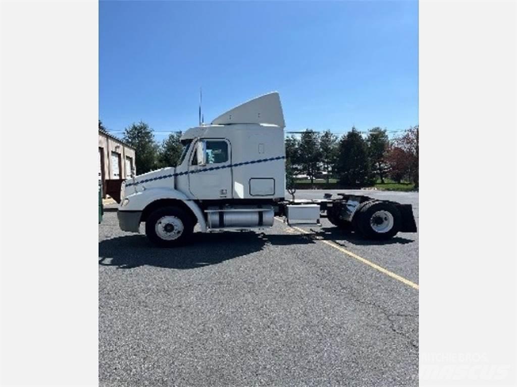 Freightliner CL112G 牵引车