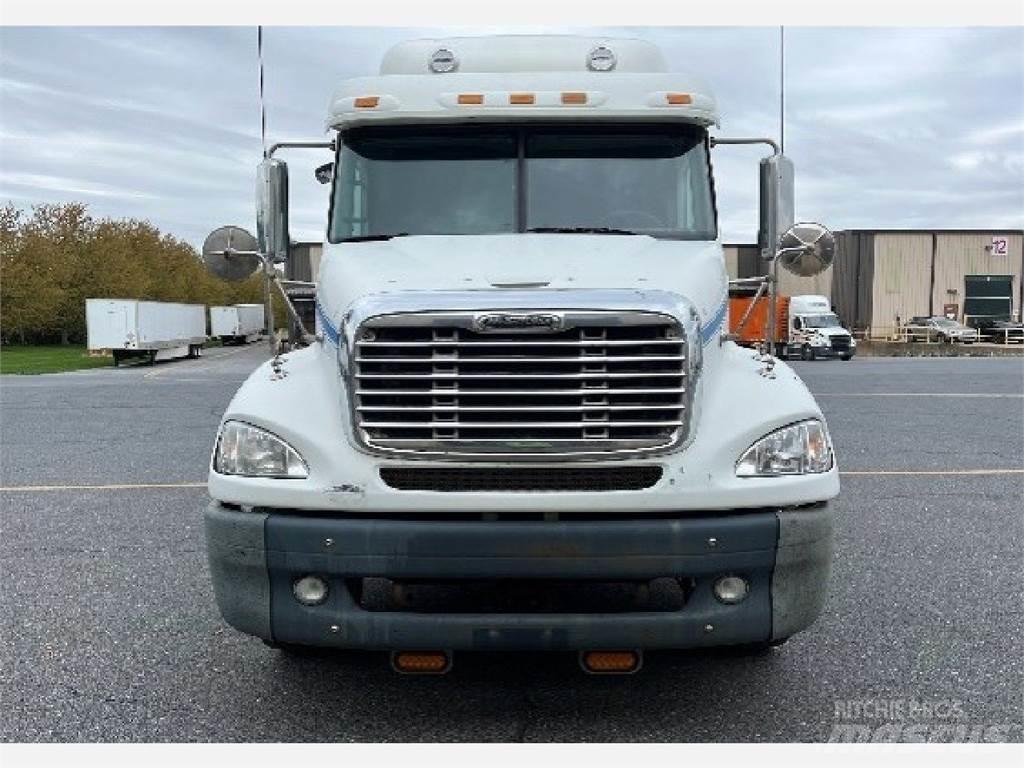 Freightliner CL112G 牵引车