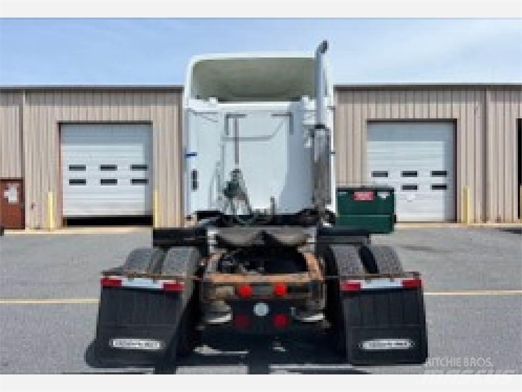 Freightliner CL112G 牵引车