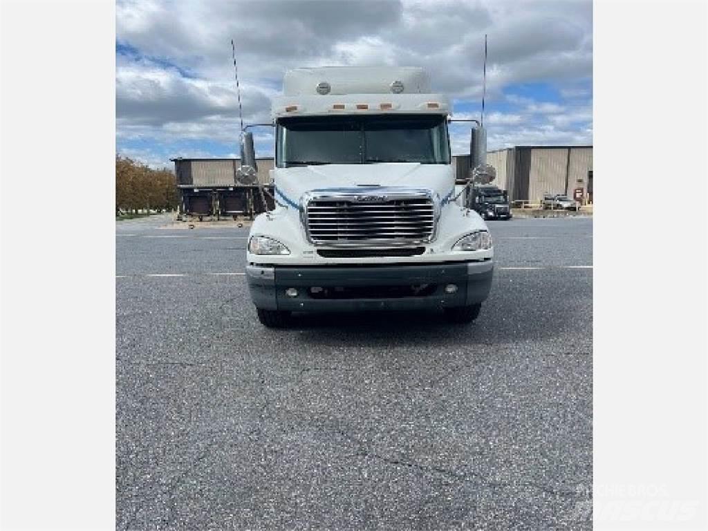 Freightliner CL112G 牵引车