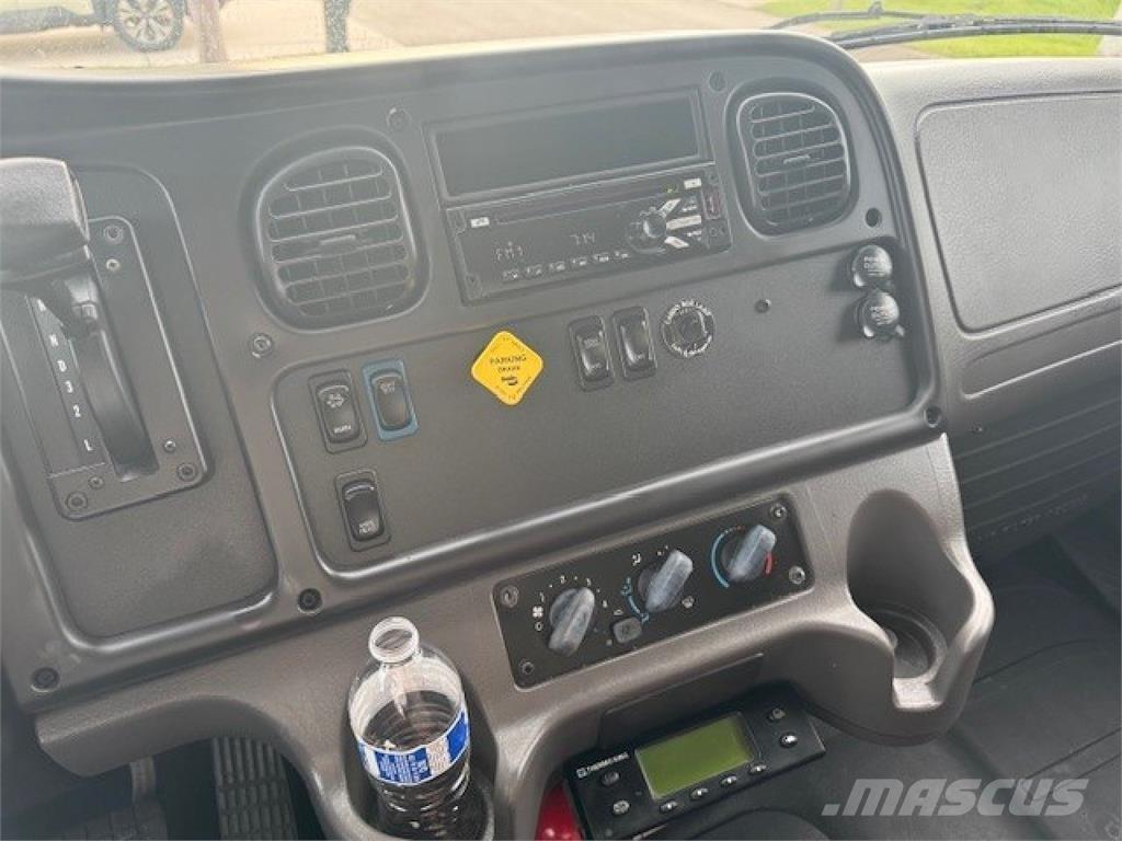 Freightliner M-2 冷藏车