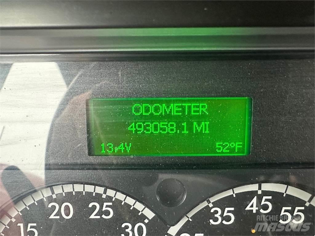 Freightliner M2 厢式货车