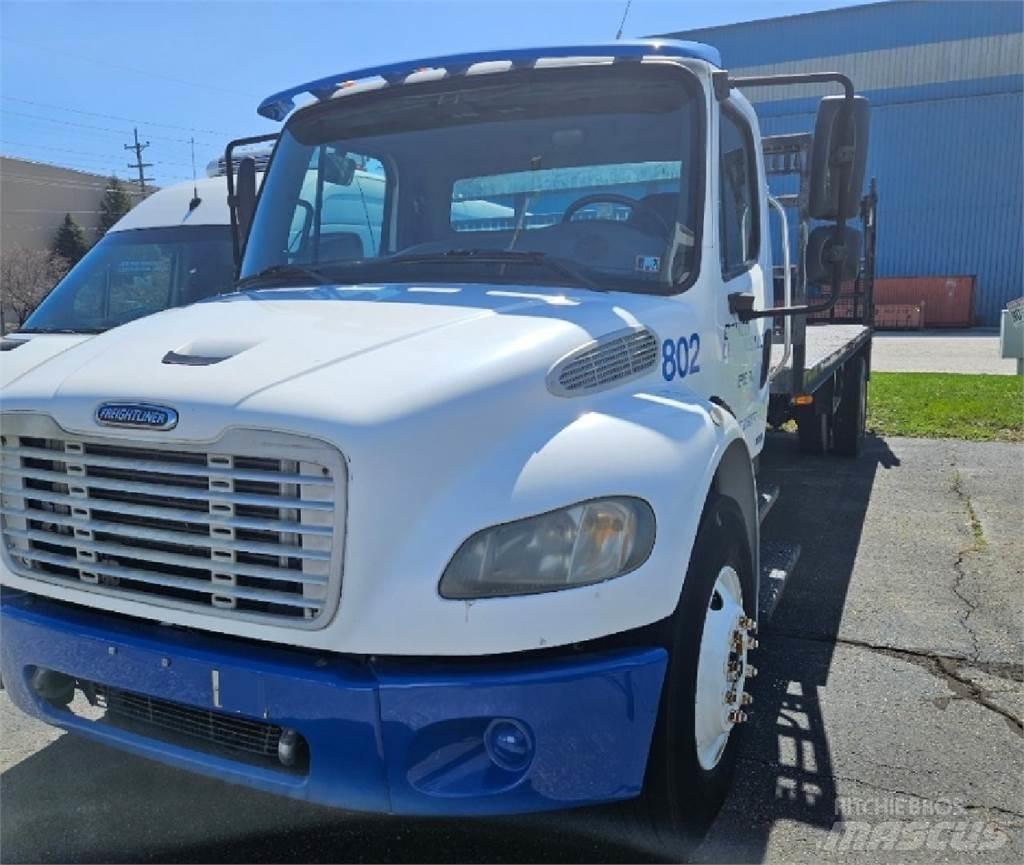 Freightliner M2 平板栏板货车