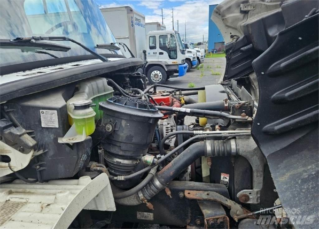 Freightliner M2 厢式货车