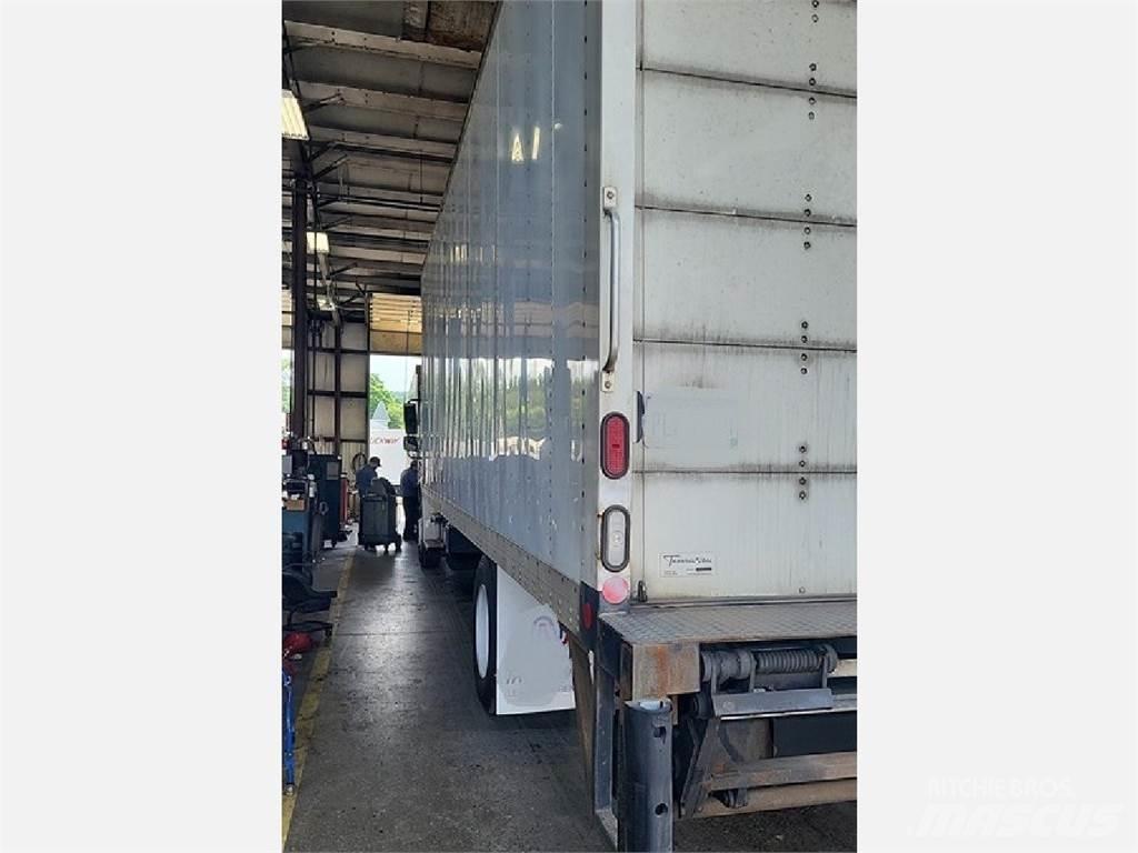 Freightliner M2 厢式货车