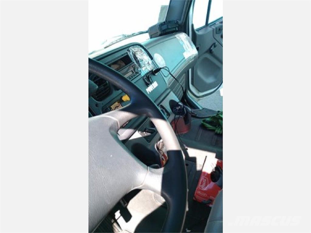 Freightliner M2 厢式货车