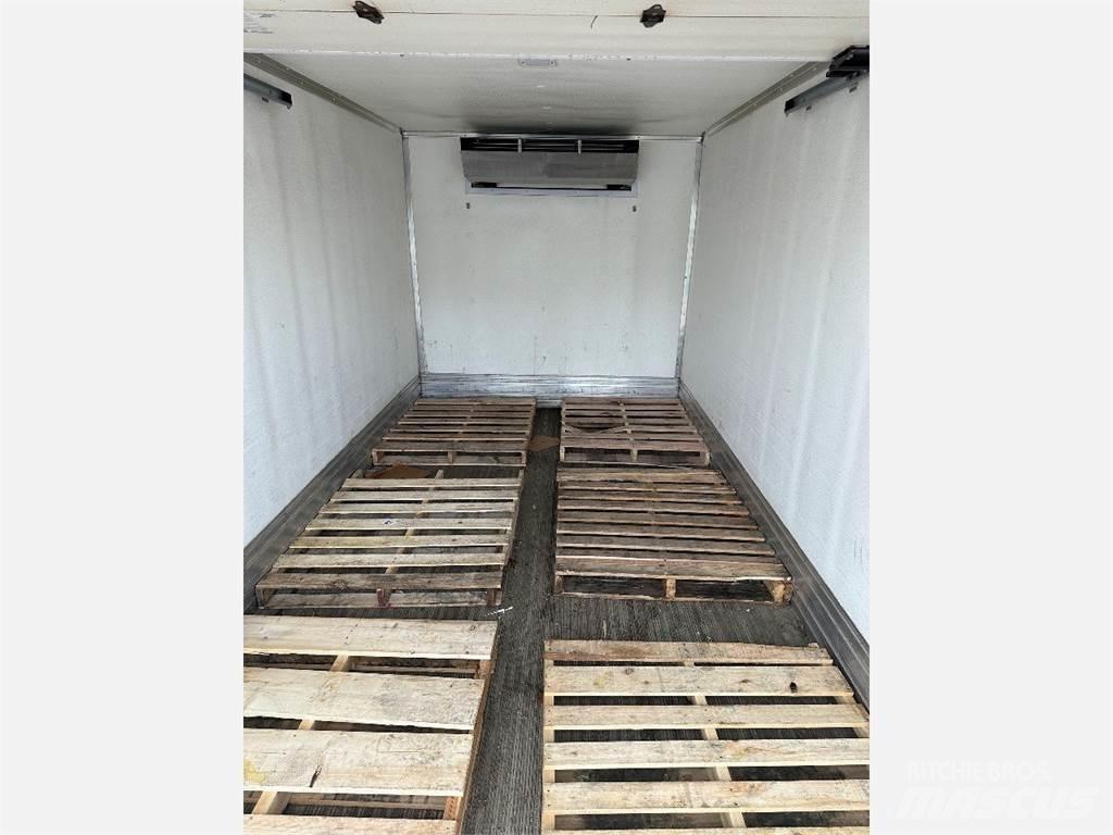 Freightliner M2 106 冷藏车