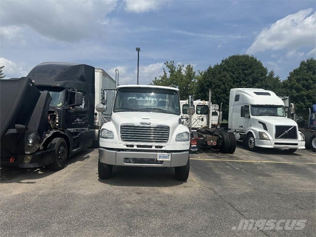 Freightliner M2 106 牵引车