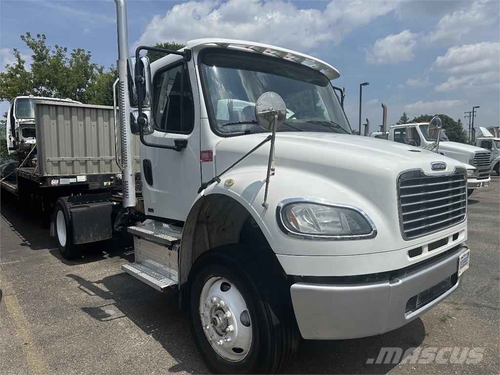 Freightliner M2 106 牵引车