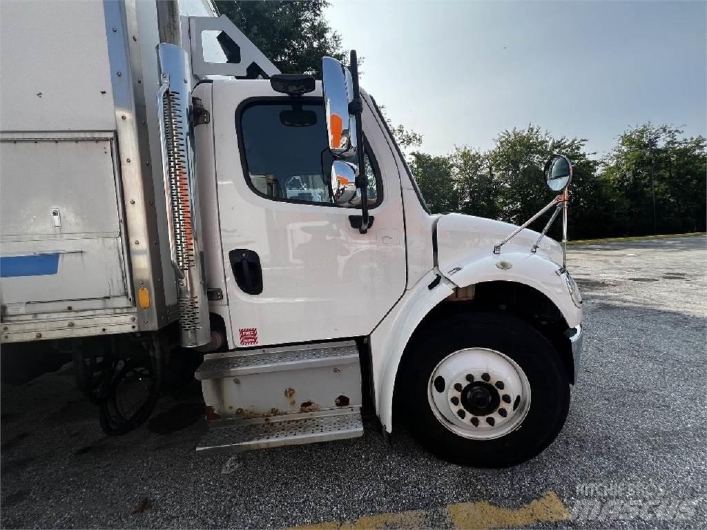 Freightliner M2-106 厢式货车