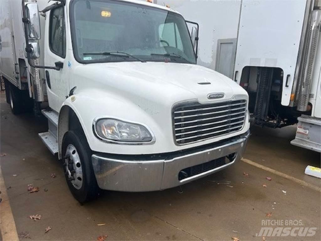 Freightliner M2-106 厢式货车