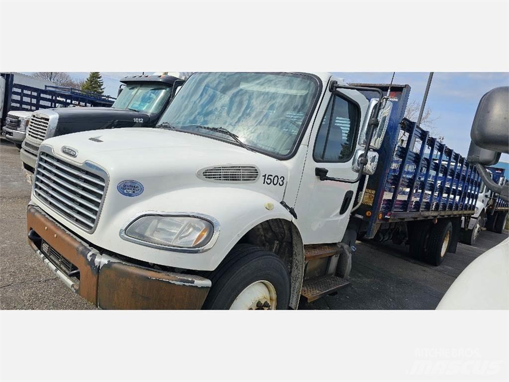 Freightliner M2 106 平板栏板货车
