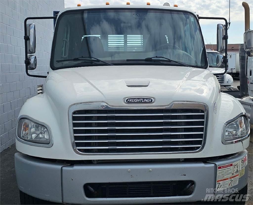 Freightliner M2 106 平板栏板货车