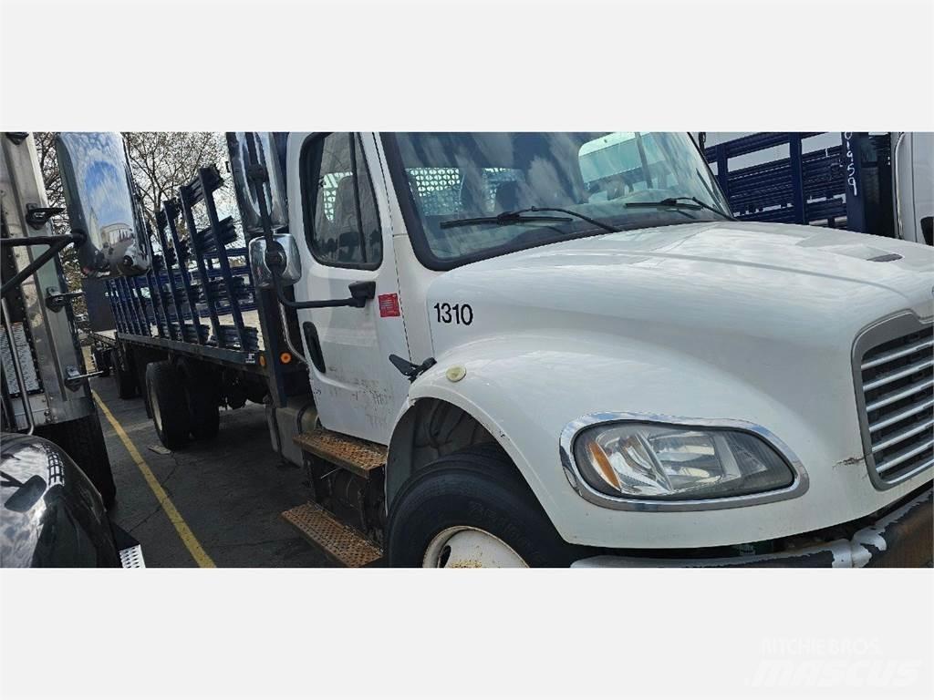Freightliner M2 106 平板栏板货车