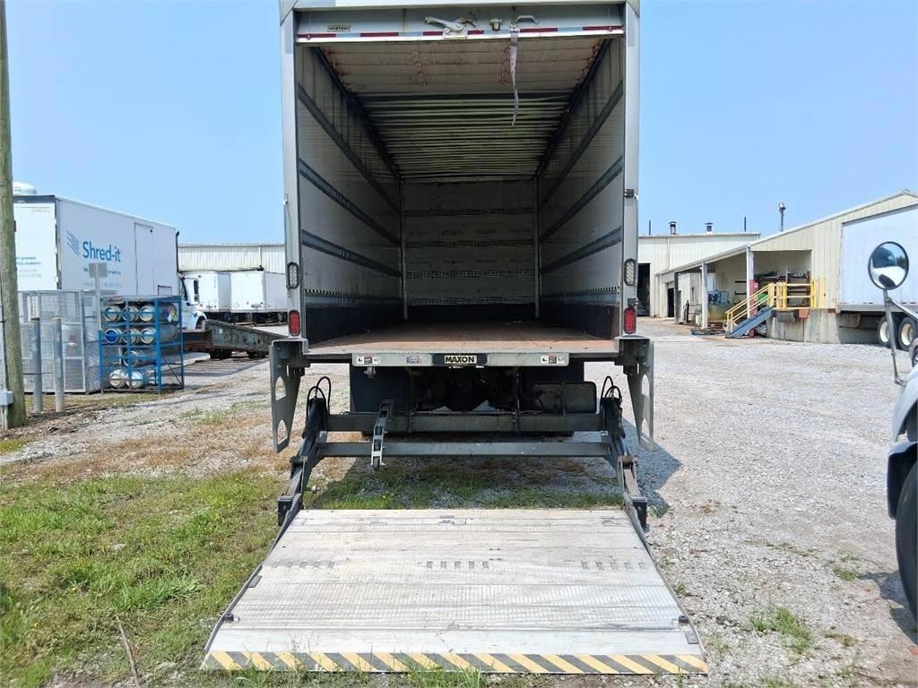 Freightliner M2-106 厢式货车
