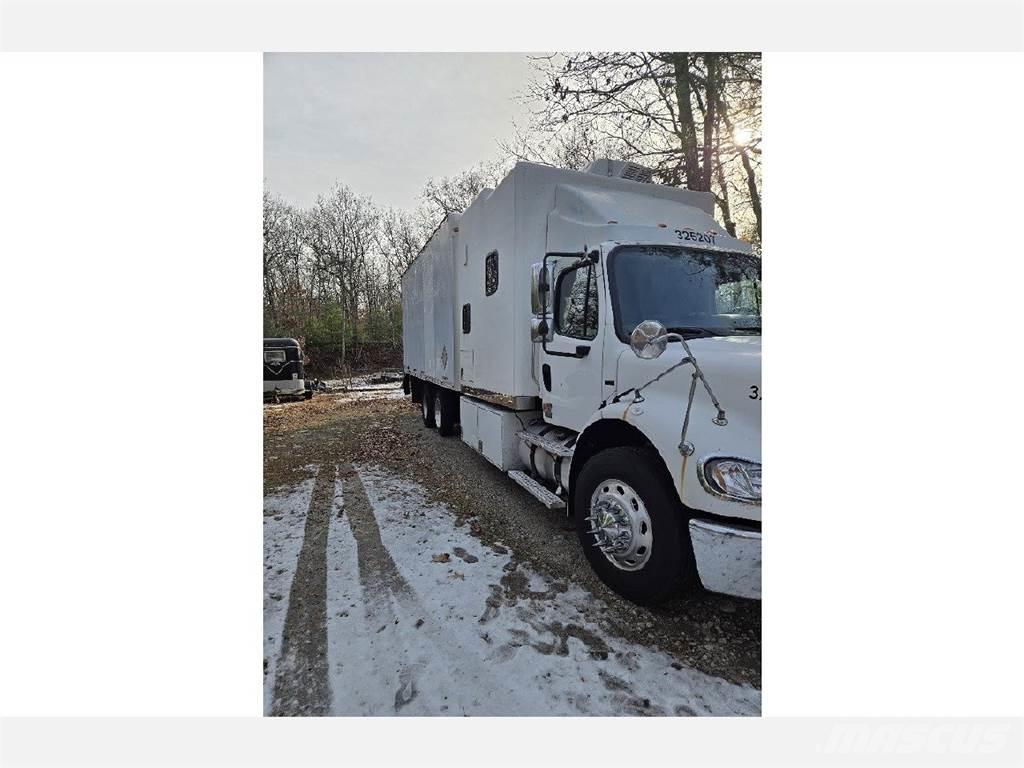 Freightliner M2-112 厢式货车