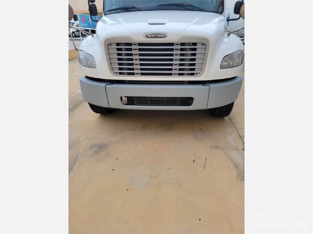 Freightliner M2106 饮料运输车