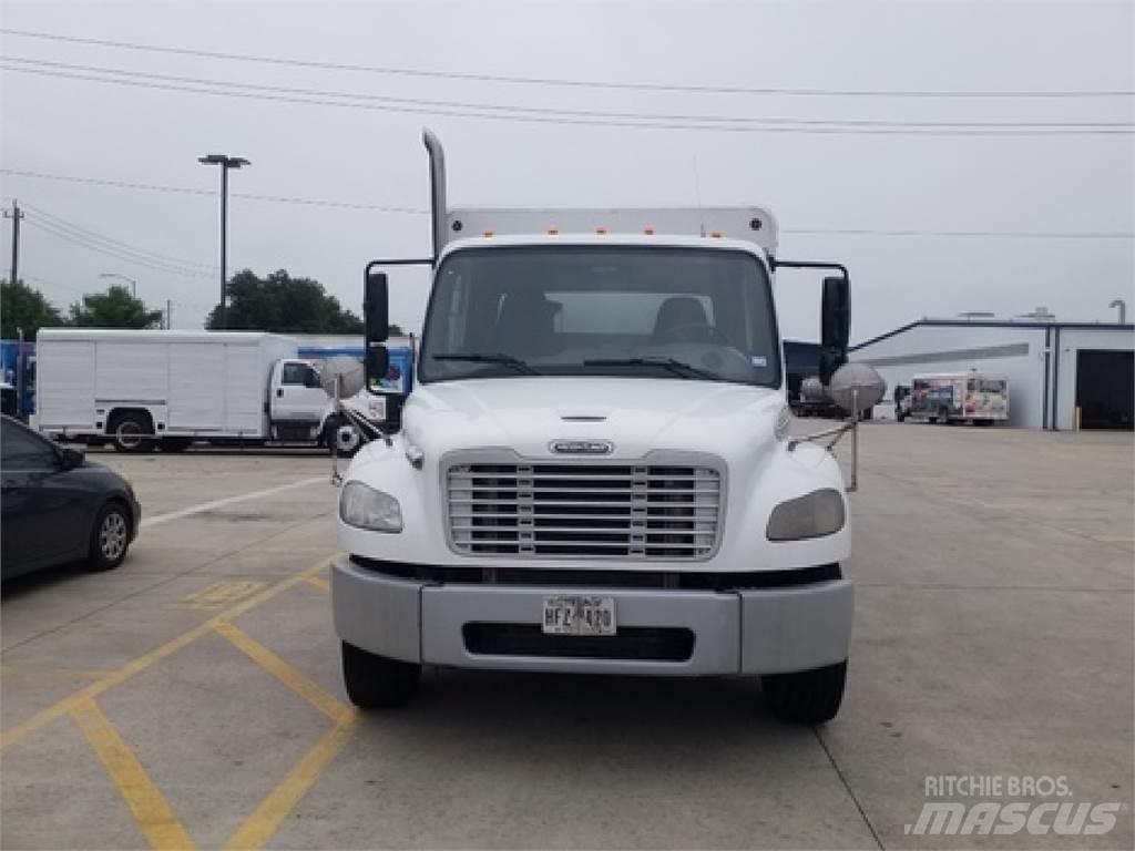 Freightliner M2106 饮料运输车