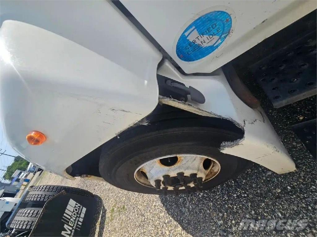 Hino 268 厢式货车