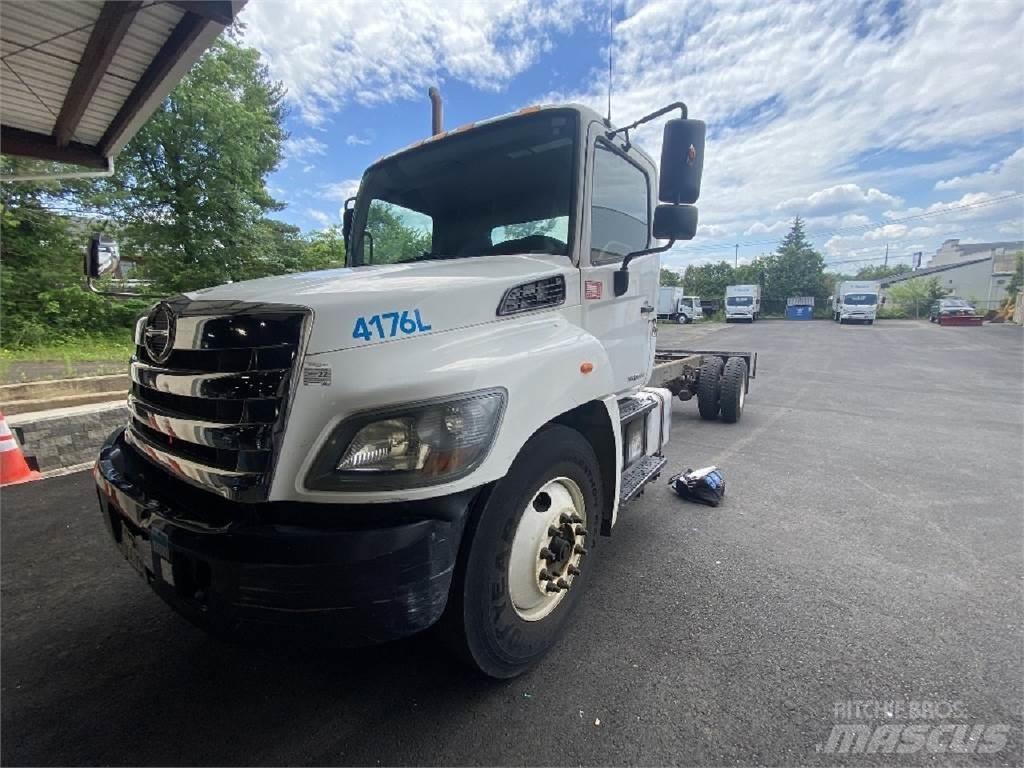 Hino 338 平板车
