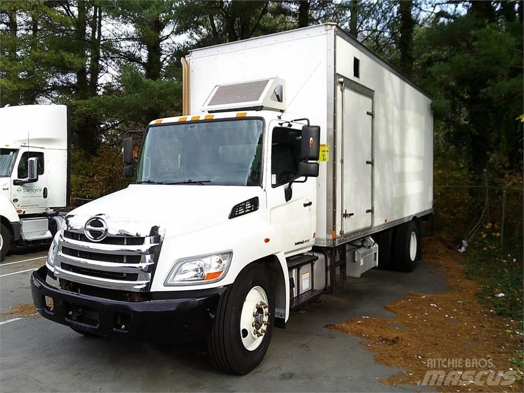 Hino 338 厢式货车