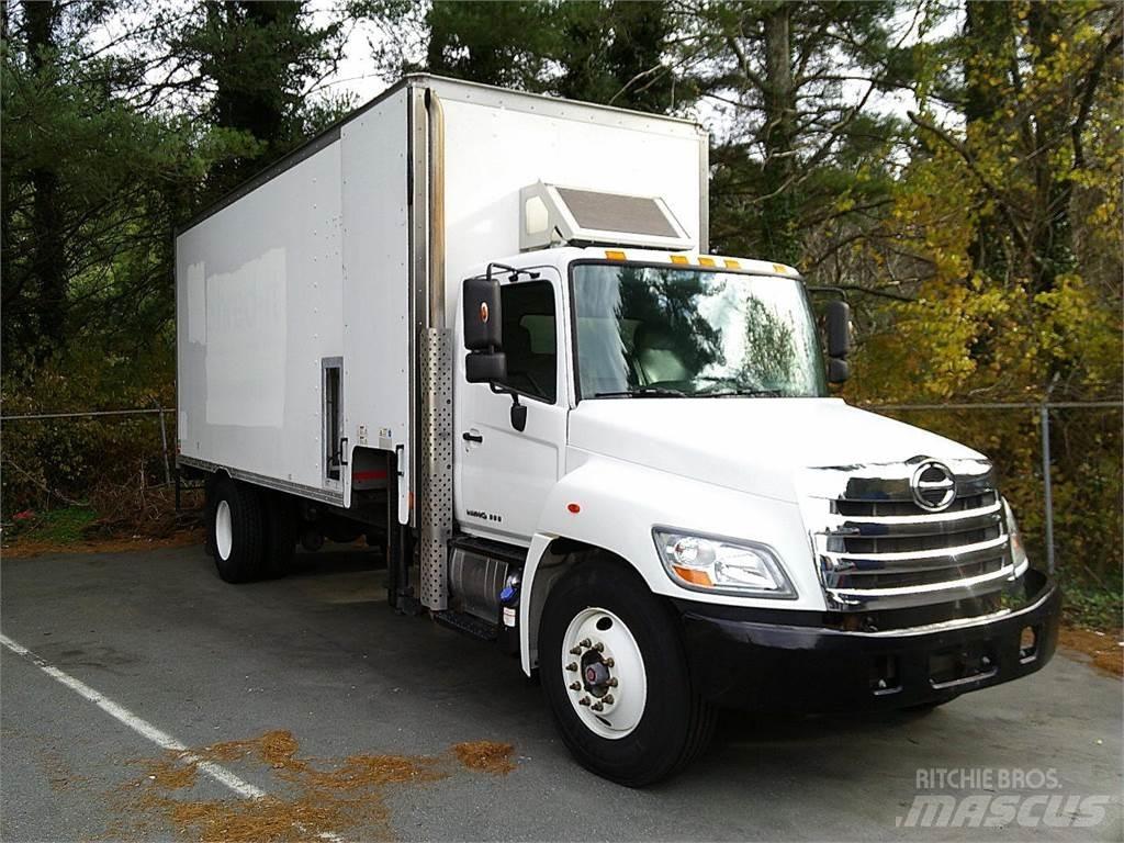 Hino 338 厢式货车