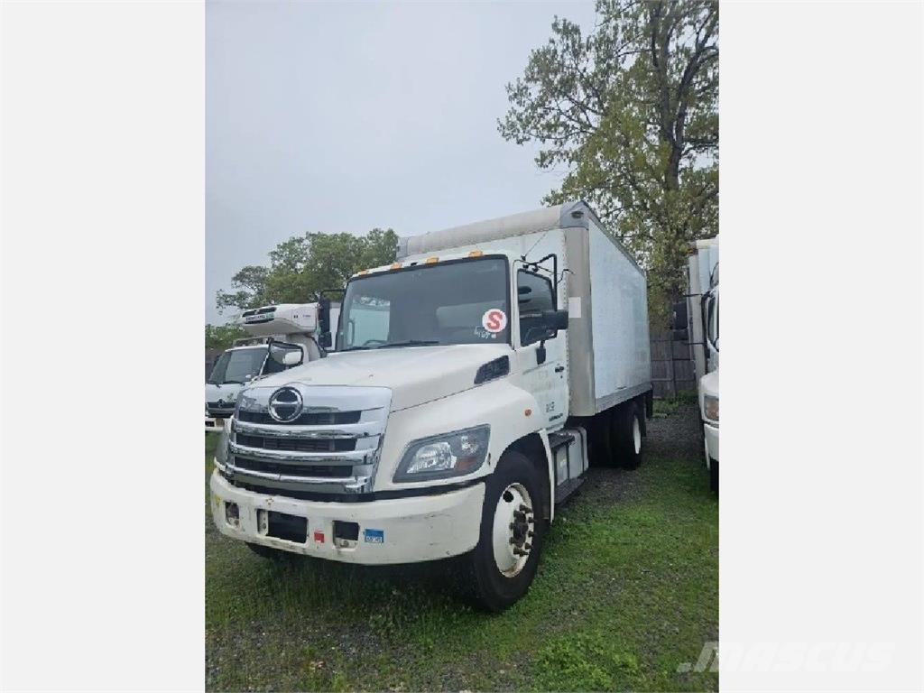 Hino 338 厢式货车