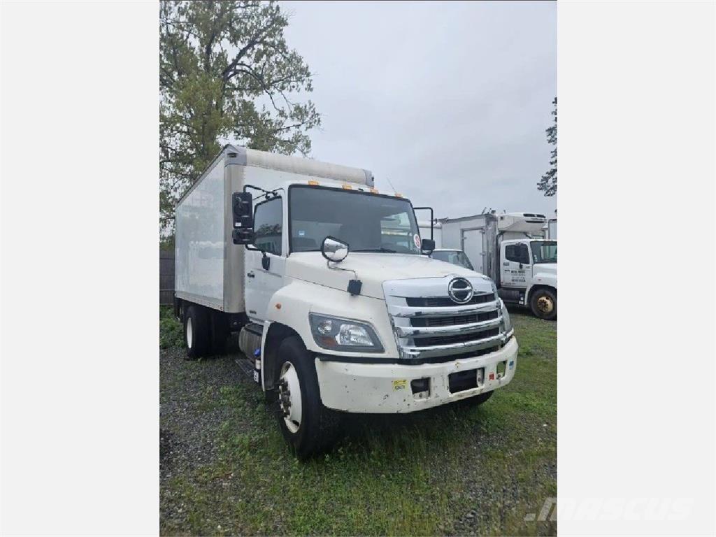 Hino 338 厢式货车