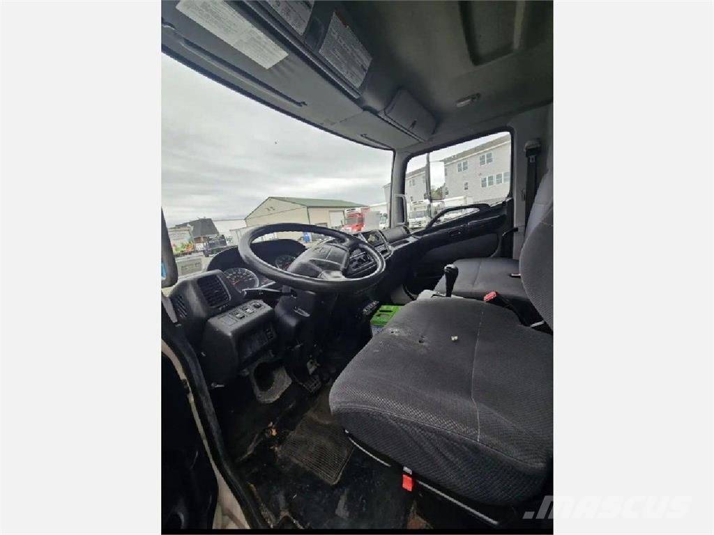 Hino 338 冷藏车