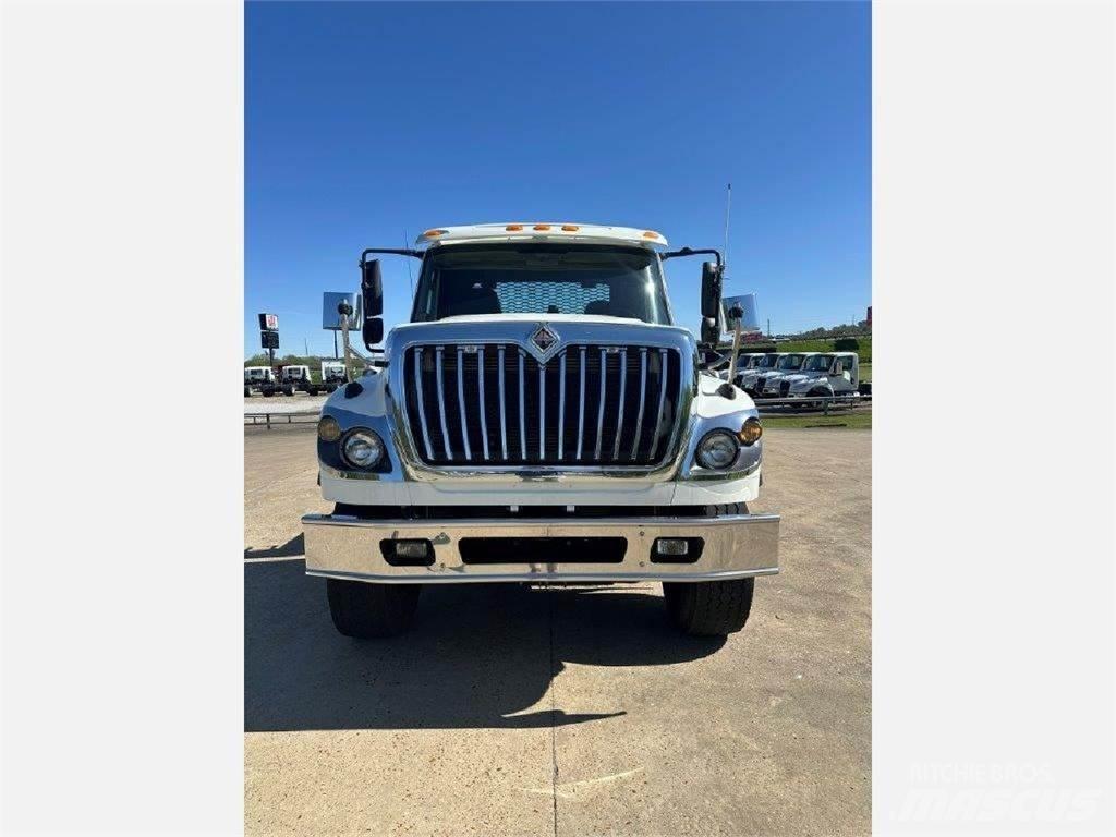 International 7600 救援车