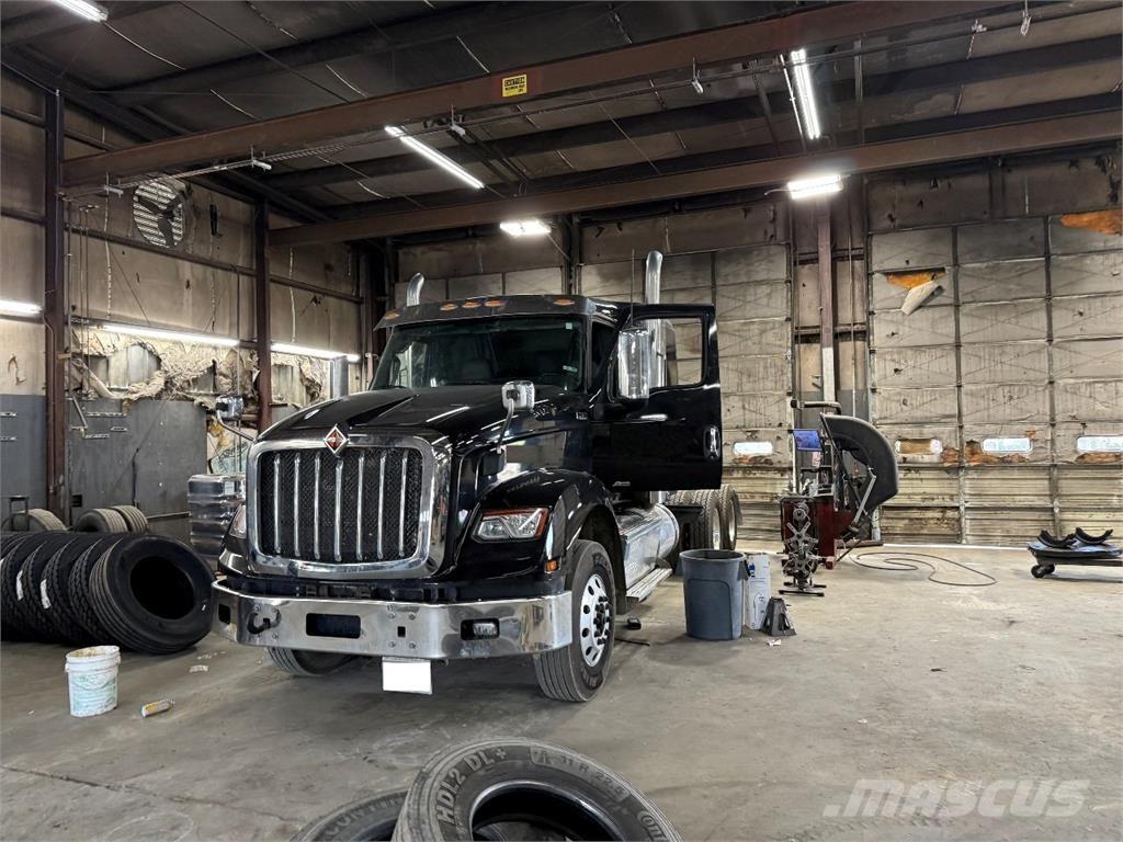 International HX620 牵引车